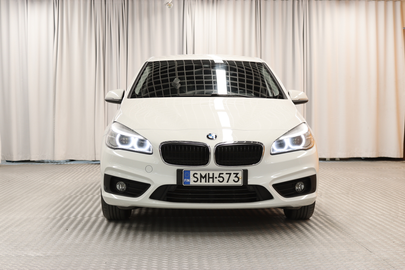 Valkoinen Tila-auto, BMW 216 – SMH-573