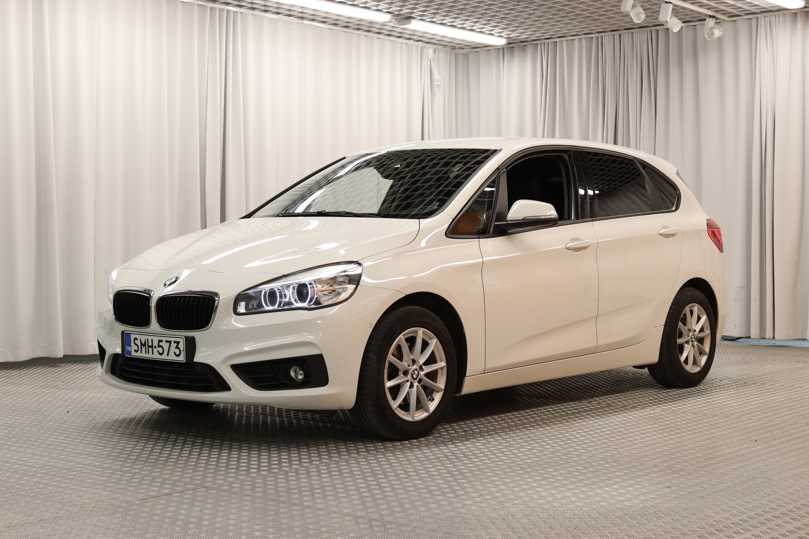 Valkoinen Tila-auto, BMW 216 – SMH-573