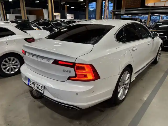 Valkoinen Sedan, Volvo S90 – SMK-403