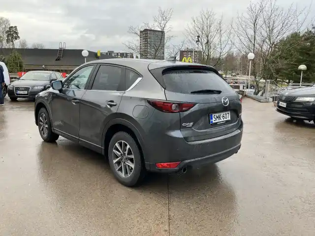 Harmaa Maastoauto, Mazda CX-5 – SMK-607