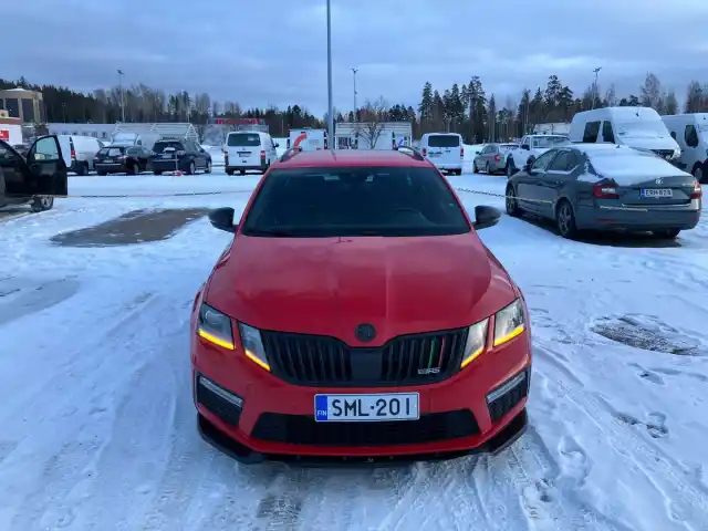 Punainen Farmari, Skoda Octavia – SML-201