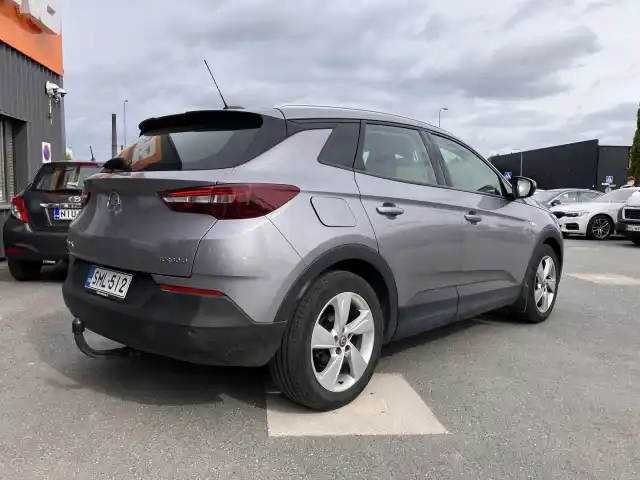 Harmaa Maastoauto, Opel Grandland X – SML-512