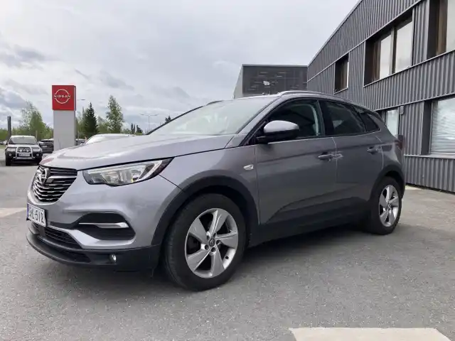Harmaa Maastoauto, Opel Grandland X – SML-512