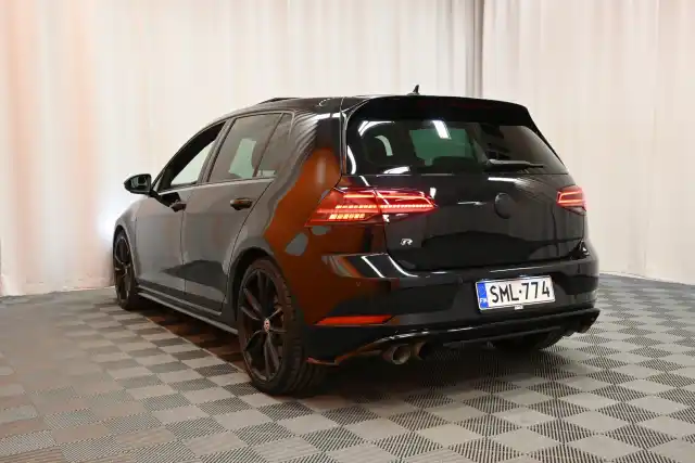 Musta Viistoperä, Volkswagen Golf – SML-774