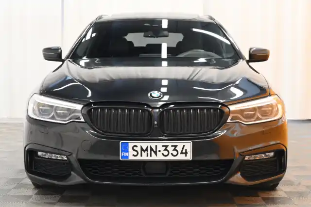 Musta Farmari, BMW 520 – SMN-334