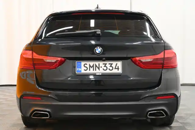 Musta Farmari, BMW 520 – SMN-334