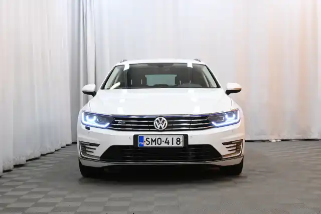 Valkoinen Farmari, Volkswagen Passat – SMO-418