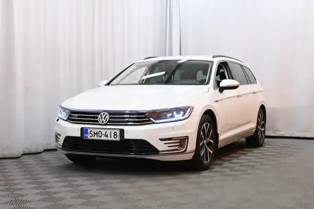 Valkoinen Farmari, Volkswagen Passat – SMO-418