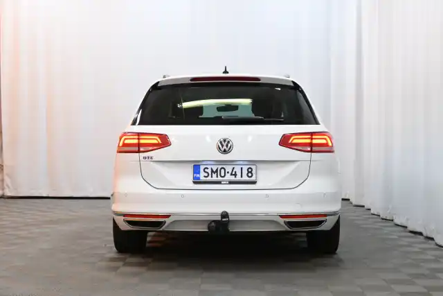 Valkoinen Farmari, Volkswagen Passat – SMO-418