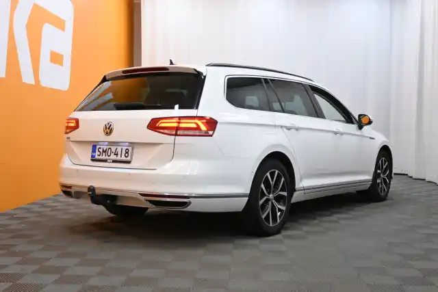 Valkoinen Farmari, Volkswagen Passat – SMO-418