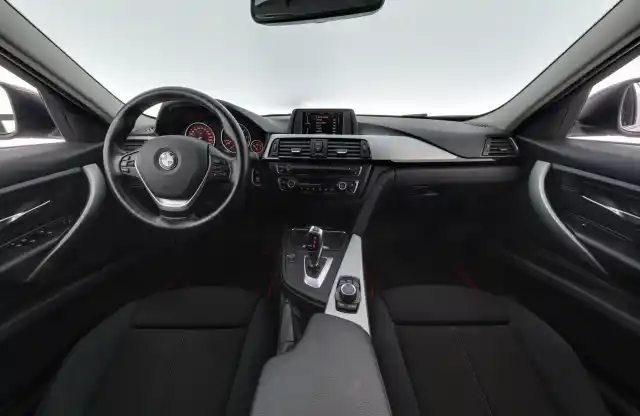 Ruskea Farmari, BMW 320 – SMO-608