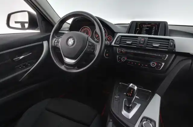 Ruskea Farmari, BMW 320 – SMO-608