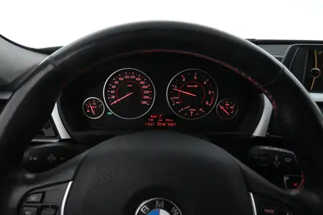 Ruskea Farmari, BMW 320 – SMO-608