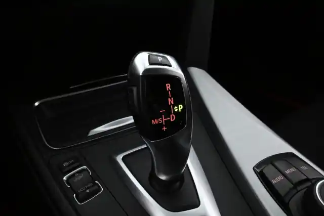 Ruskea Farmari, BMW 320 – SMO-608