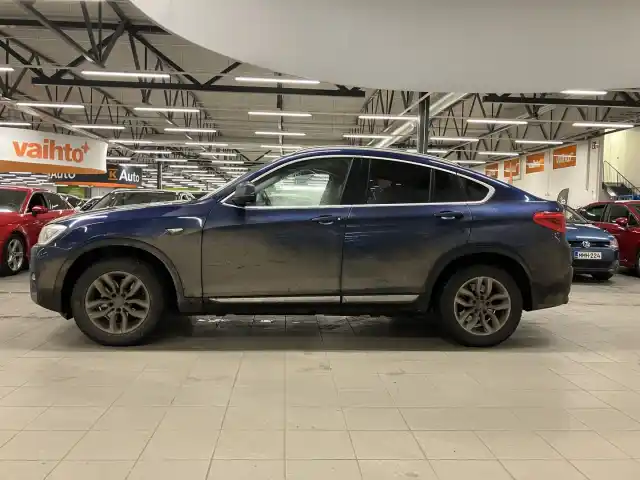 Sininen Maastoauto, BMW X4 – SMR-124