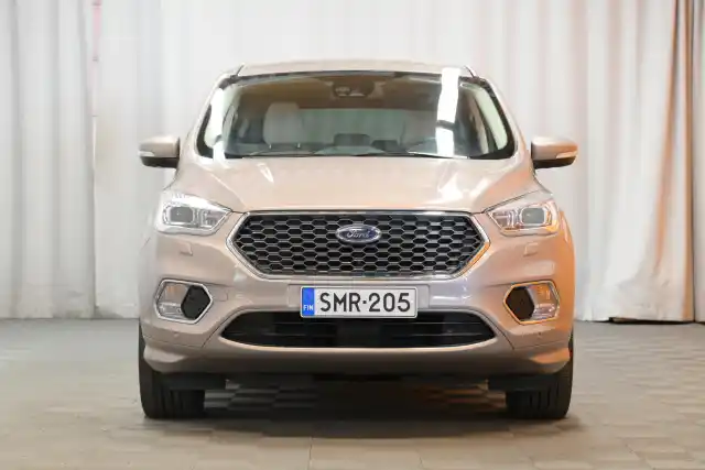 Harmaa Maastoauto, Ford Kuga – SMR-205