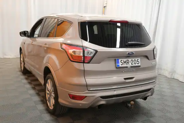 Harmaa Maastoauto, Ford Kuga – SMR-205