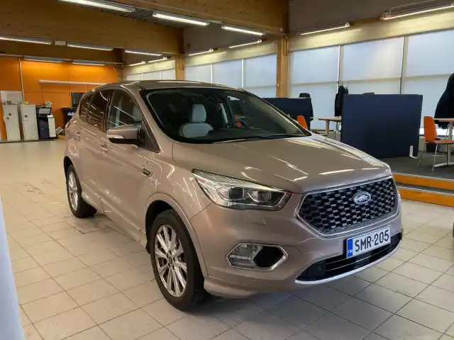 Harmaa Maastoauto, Ford Kuga – SMR-205