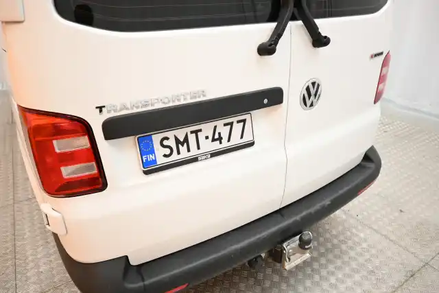Valkoinen Pakettiauto, Volkswagen Transporter – SMT-477