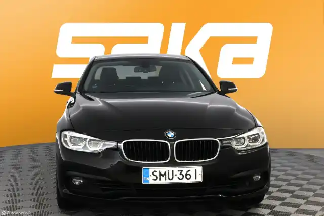 Musta Sedan, BMW 320 – SMU-361