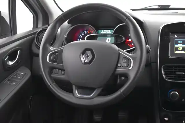 Valkoinen Farmari, Renault Clio – SMU-517