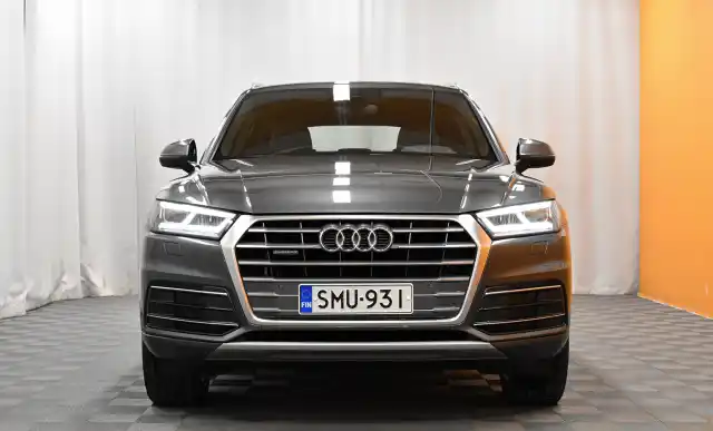 Harmaa Maastoauto, Audi Q5 – SMU-931