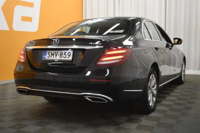 Musta Sedan, Mercedes-Benz E – SMV-859