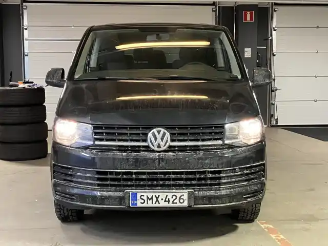 Musta Tila-auto, Volkswagen Caravelle – SMX-426