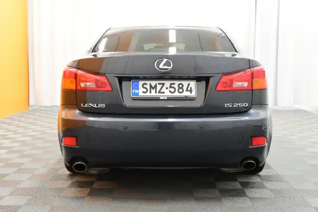 Harmaa Sedan, Lexus IS – SMZ-584