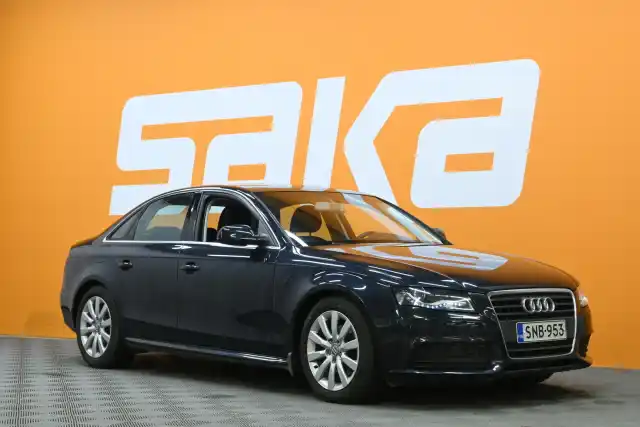 Sininen Sedan, Audi A4 – SNB-953