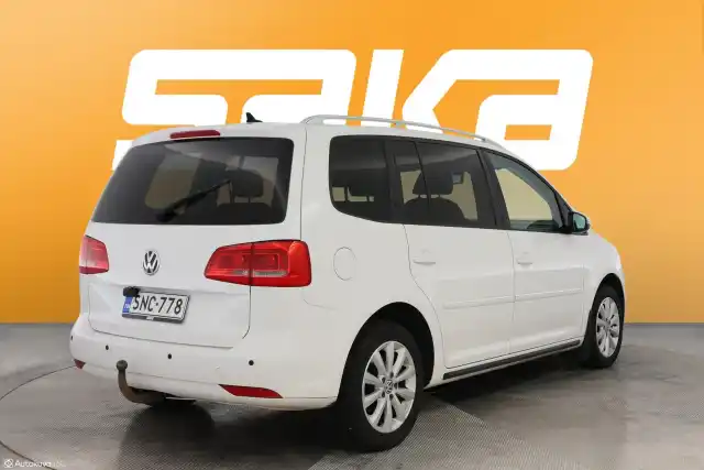 Valkoinen Tila-auto, Volkswagen Touran – SNC-778