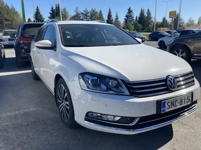 Valkoinen Farmari, Volkswagen Passat – SNC-815