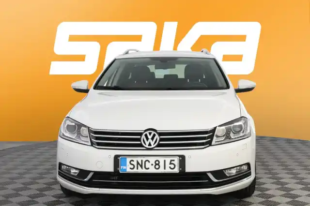 Valkoinen Farmari, Volkswagen Passat – SNC-815