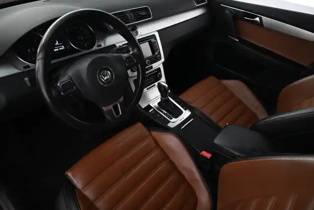 Valkoinen Farmari, Volkswagen Passat – SNC-815