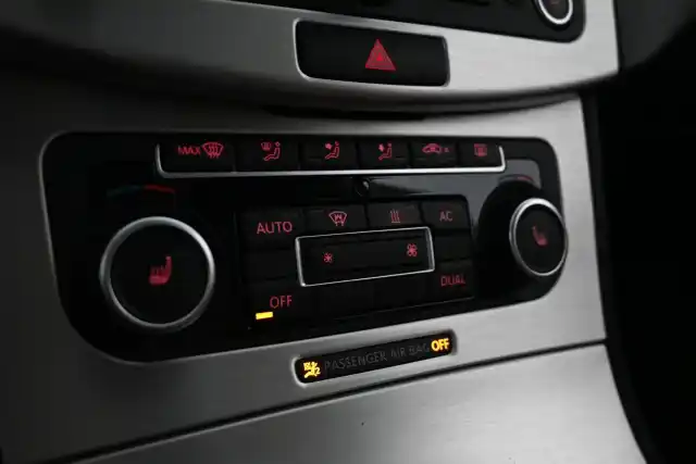 Valkoinen Farmari, Volkswagen Passat – SNC-815