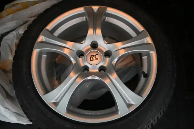 Valkoinen Farmari, Volkswagen Passat – SNC-815