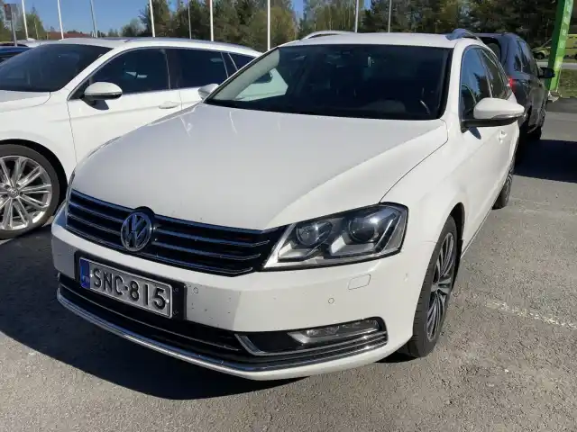 Valkoinen Farmari, Volkswagen Passat – SNC-815