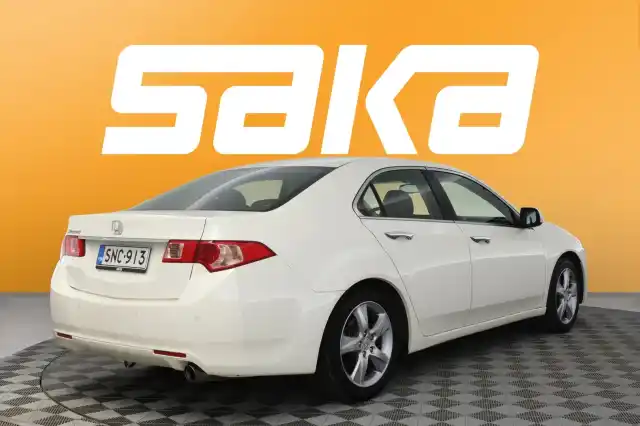 Valkoinen Sedan, Honda Accord – SNC-913