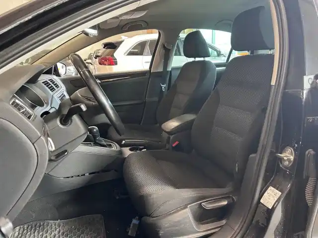 Musta Sedan, Volkswagen Jetta – SNJ-116