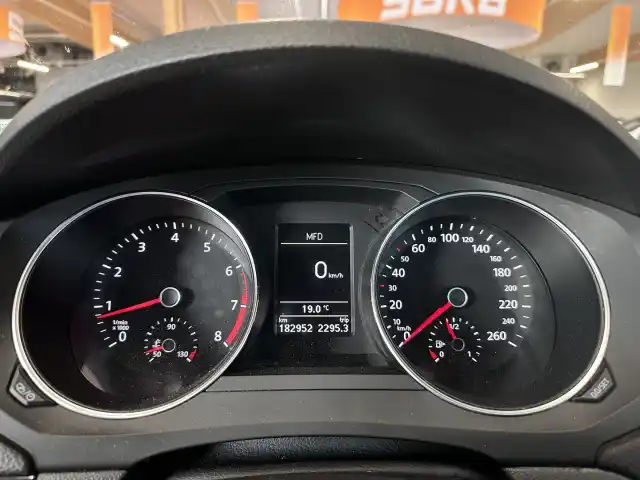 Musta Sedan, Volkswagen Jetta – SNJ-116