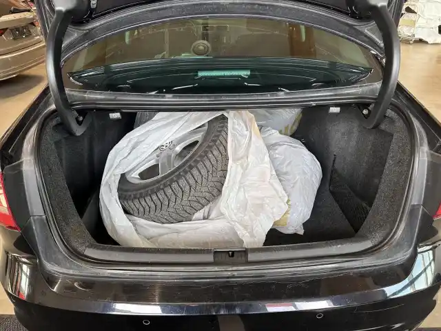 Musta Sedan, Volkswagen Jetta – SNJ-116
