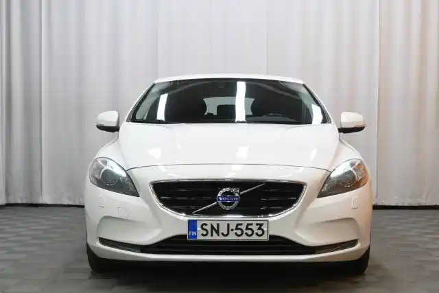 Valkoinen Viistoperä, Volvo V40 – SNJ-553