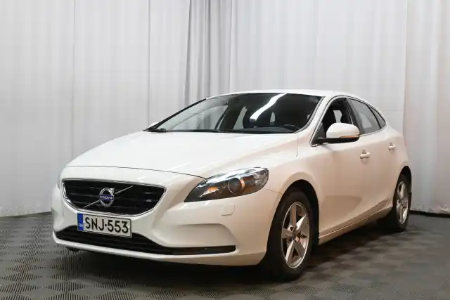 Valkoinen Viistoperä, Volvo V40 – SNJ-553