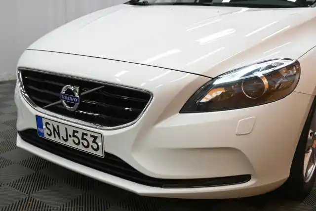 Valkoinen Viistoperä, Volvo V40 – SNJ-553