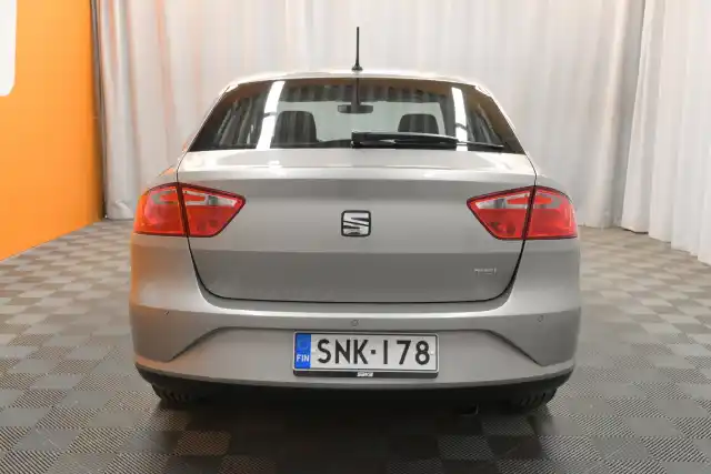 Beige Sedan, Seat Toledo – SNK-178
