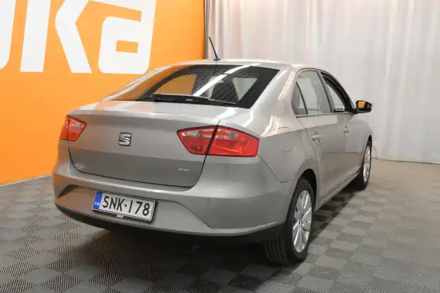 Beige Sedan, Seat Toledo – SNK-178