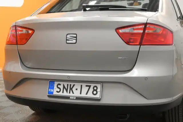 Beige Sedan, Seat Toledo – SNK-178