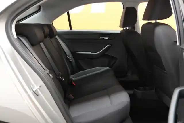 Beige Sedan, Seat Toledo – SNK-178