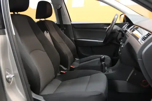 Beige Sedan, Seat Toledo – SNK-178