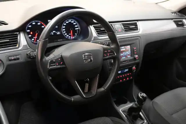 Beige Sedan, Seat Toledo – SNK-178